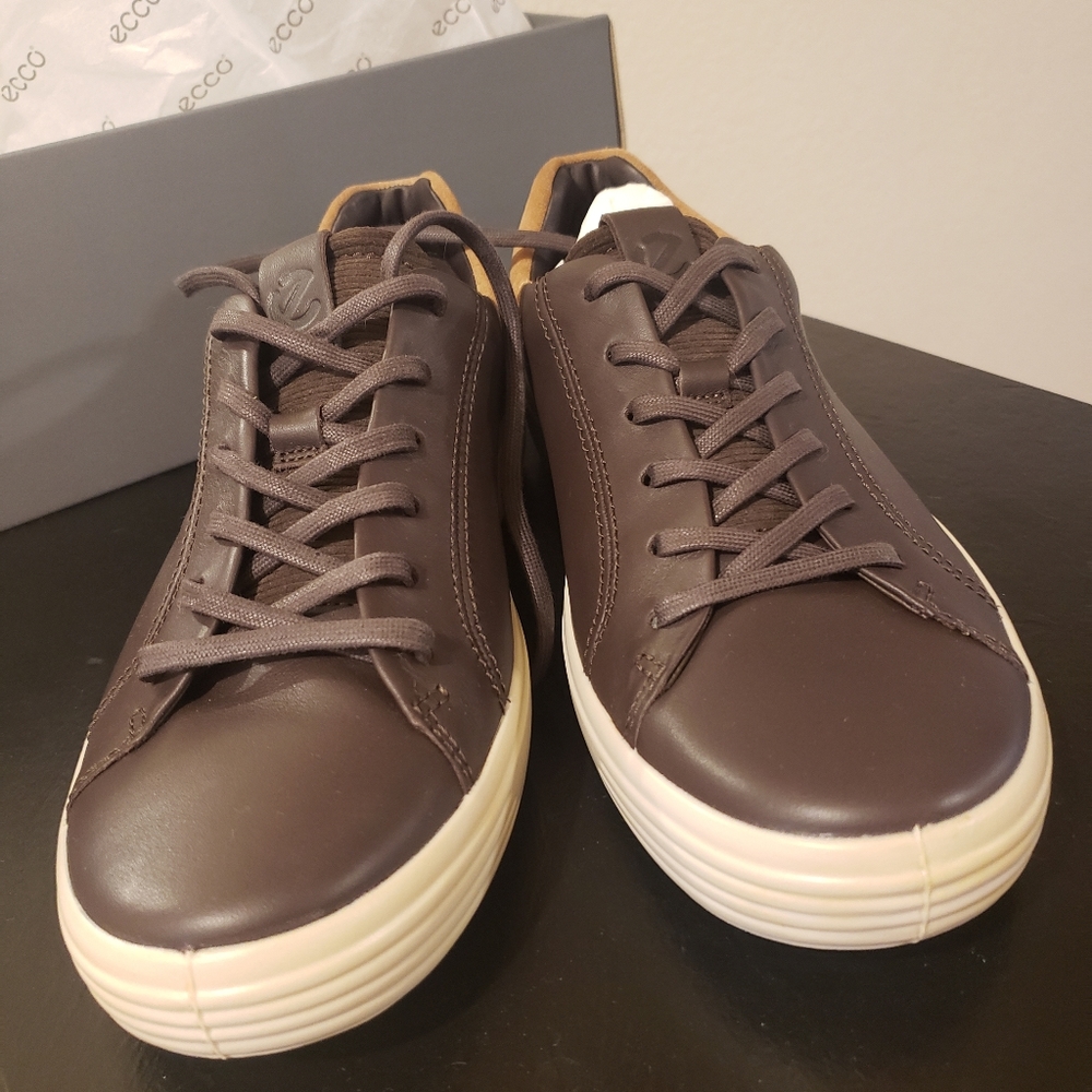 NIB men's Ecco sneakers